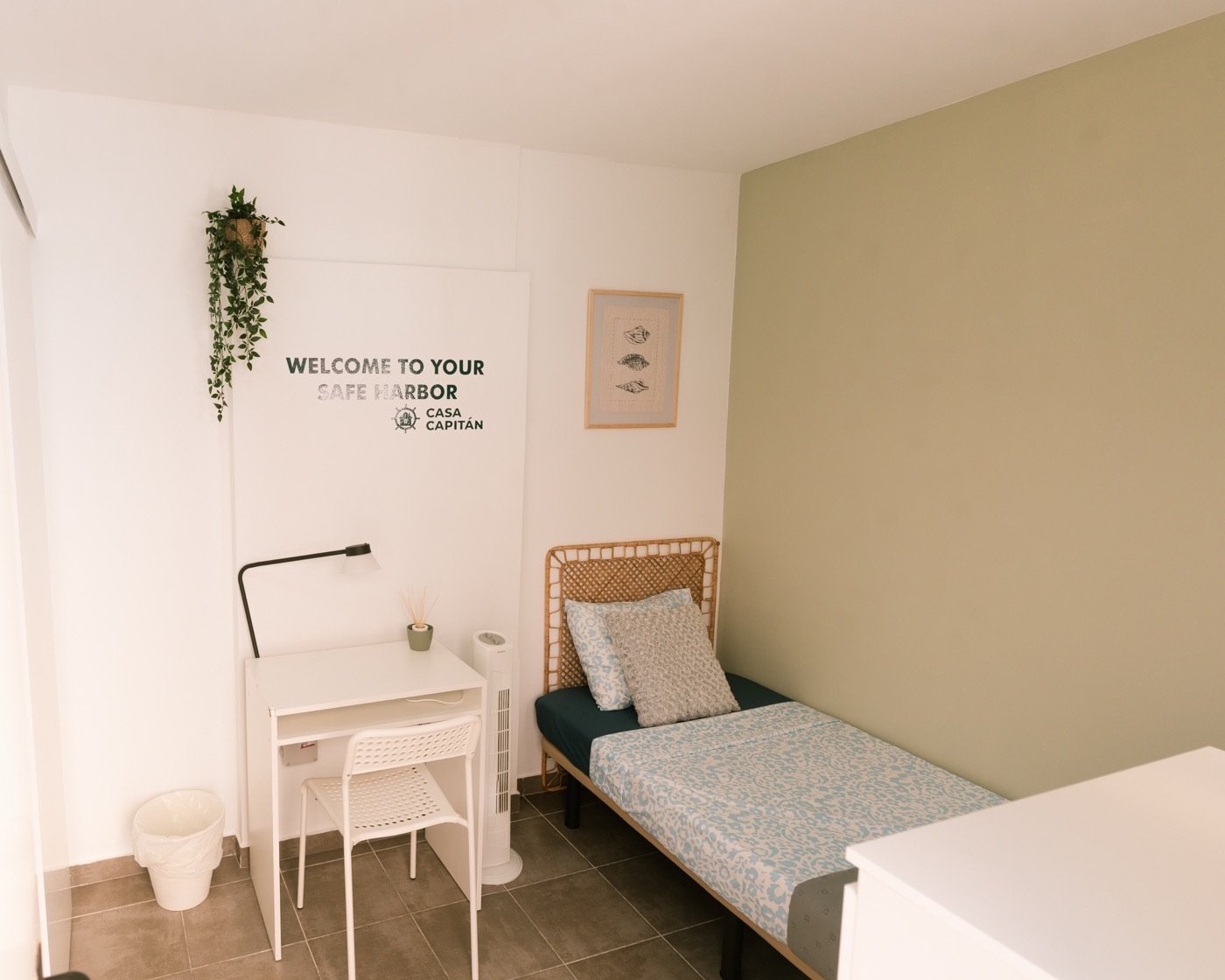 single room with private bathroom in tenerife