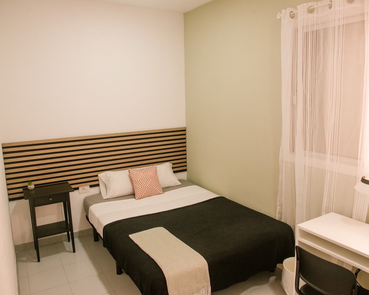 single room with shared bathroom in tenerife